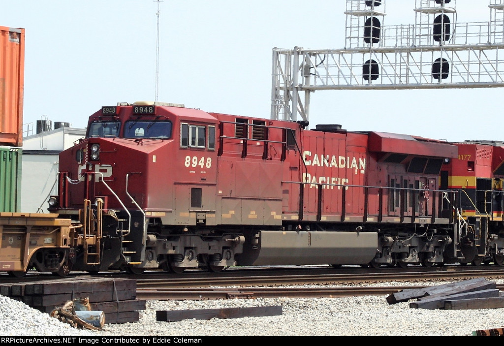 CP 8948 (ES44AC)